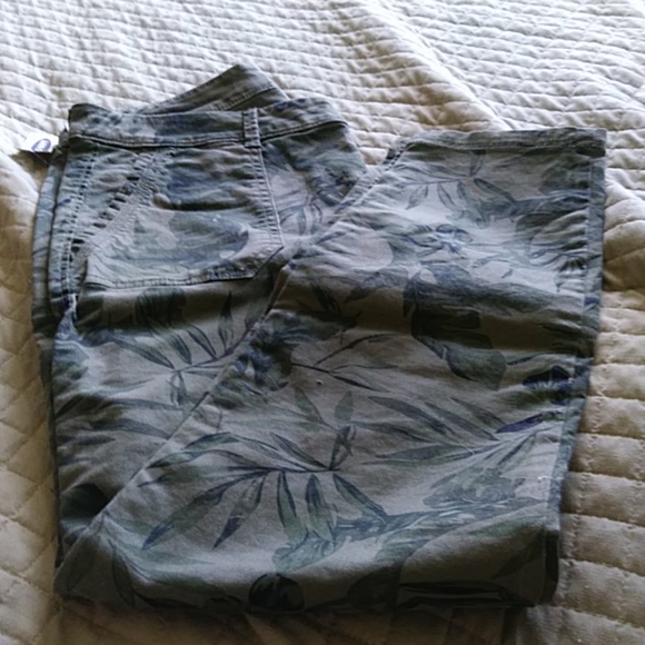 Old Navy Womens size 6 pants - Picture 3 of 3